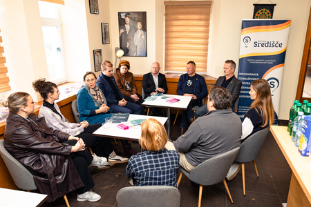 ŽUPAN PRIMOŽ CIMERMAN IN PREDSTAVNIKI VLADE OBISKALI MC ŠPICA NA ŠKOFLJICI