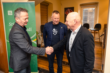 ŽUPAN PRIMOŽ CIMERMAN IN PREDSTAVNIKI VLADE OBISKALI MC ŠPICA NA ŠKOFLJICI