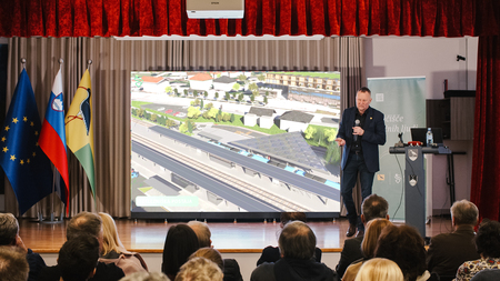 RAZGRNITEV VIZIJE OBČINE ŠKOFLJICA: OD INFRASTRUKTURE DO DRUŽBENEGA UTRIPA