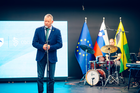 PRENOVLJENI KULTURNI DOM LAVRICA ODPRL VRATA NOVIM ZGODBAM