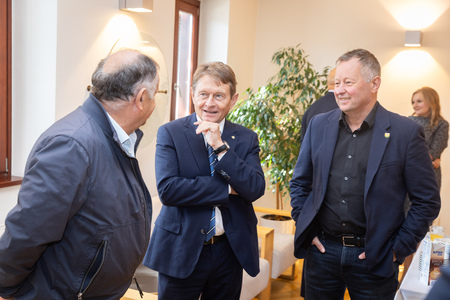Čezmejna regija Ljubljana–Novo mesto–Karlovec–Zagreb z jasno vizijo razvoja do leta 2034